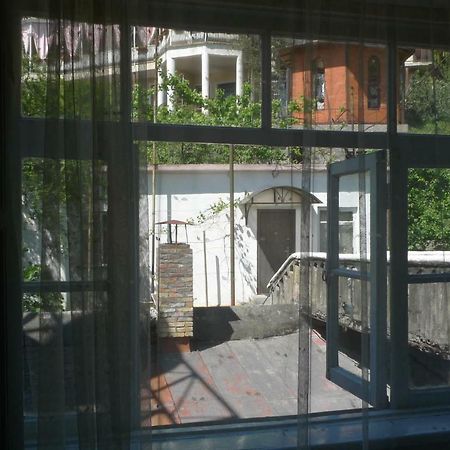Old Town Guesthouse Sukhumi Luaran gambar