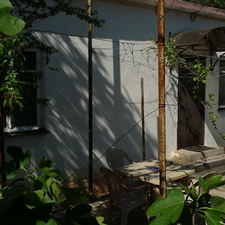 Old Town Guesthouse Sukhumi Luaran gambar
