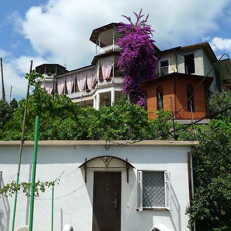 Old Town Guesthouse Sukhumi Luaran gambar