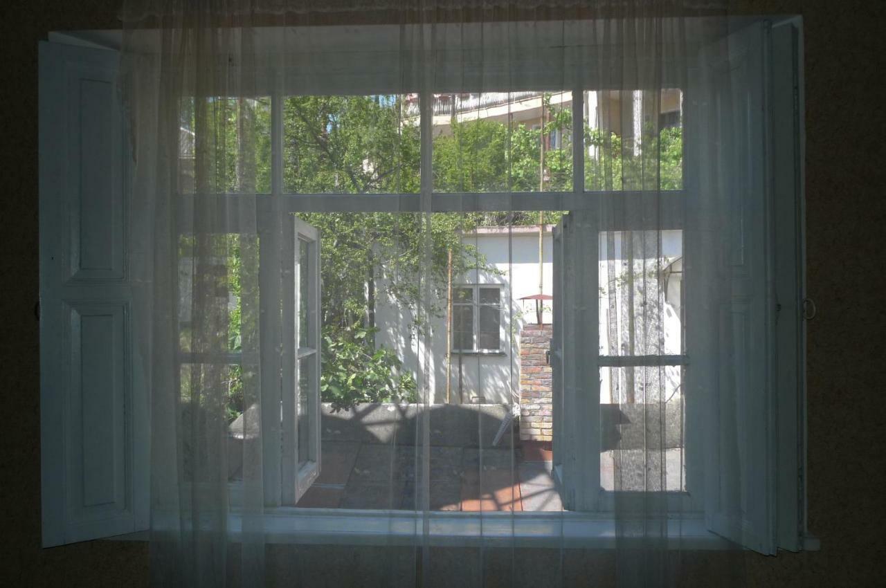 Old Town Guesthouse Sukhumi Luaran gambar