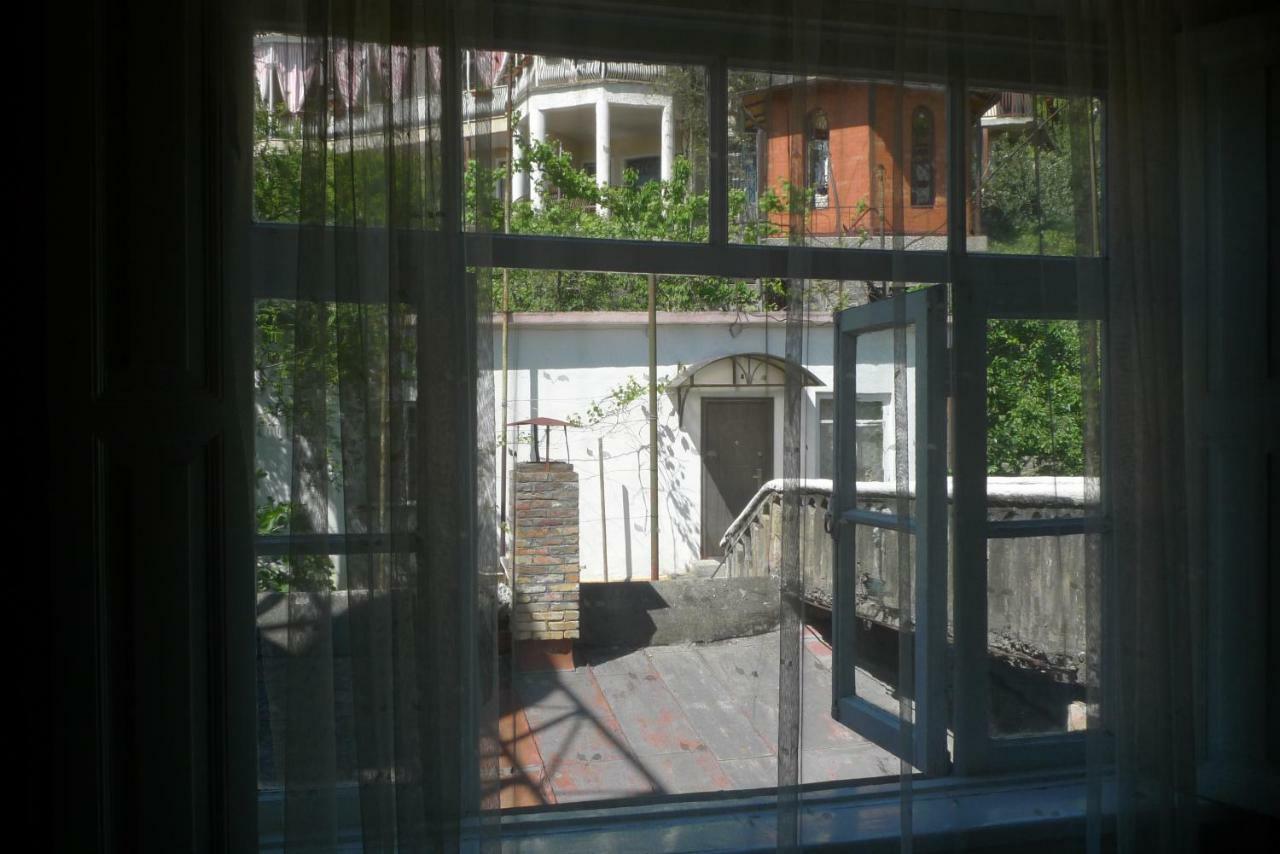 Old Town Guesthouse Sukhumi Luaran gambar