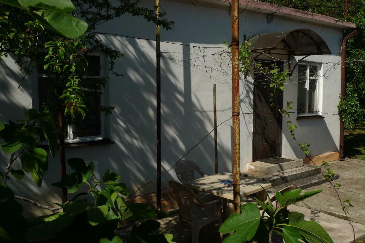 Old Town Guesthouse Sukhumi Luaran gambar