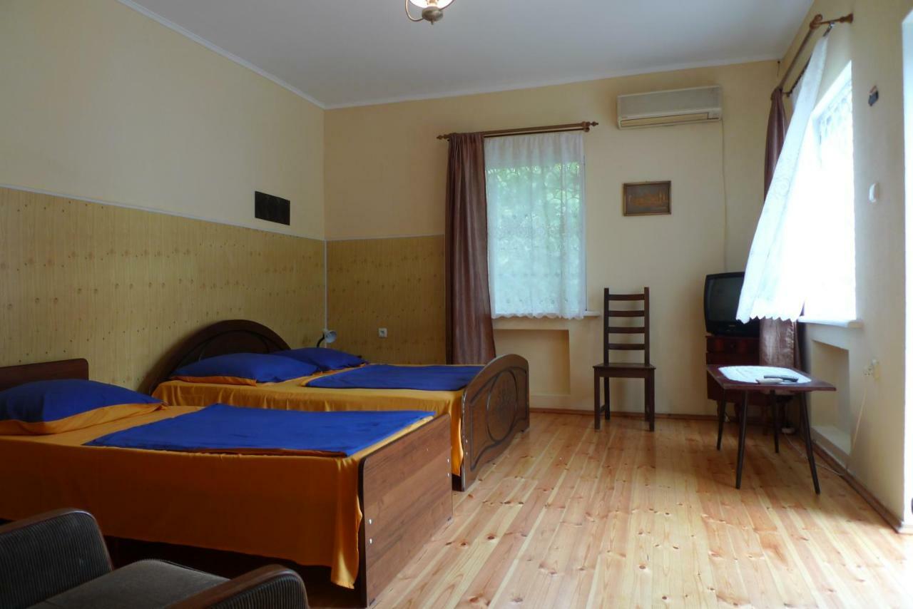 Old Town Guesthouse Sukhumi Luaran gambar