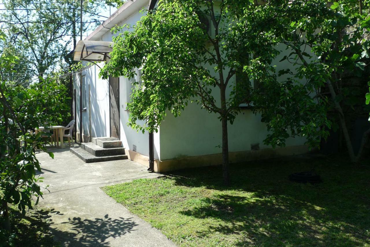 Old Town Guesthouse Sukhumi Luaran gambar
