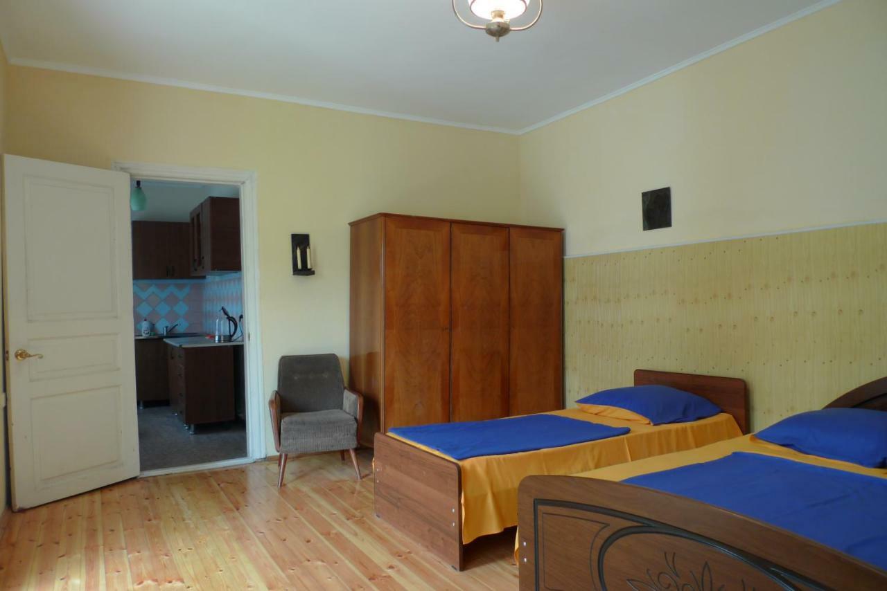 Old Town Guesthouse Sukhumi Luaran gambar