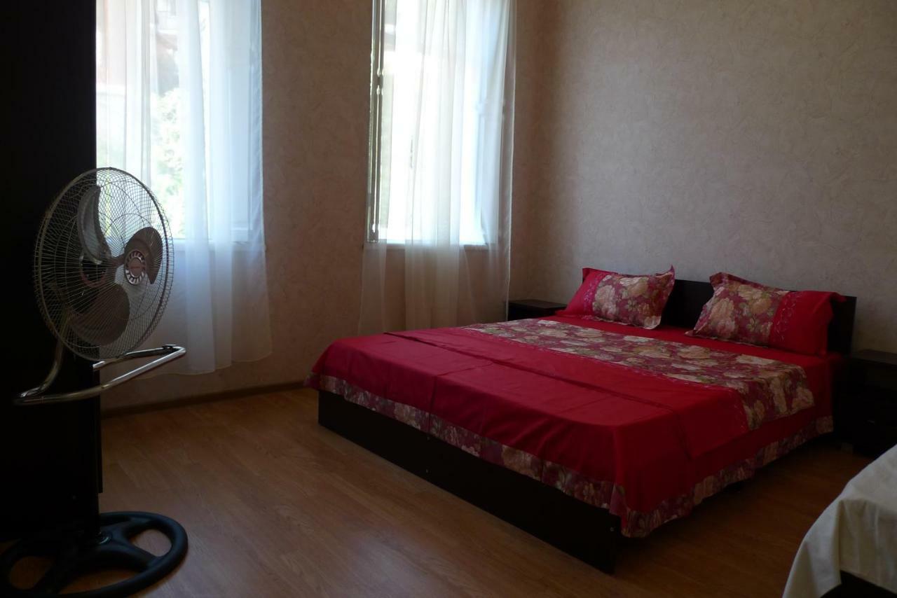 Old Town Guesthouse Sukhumi Luaran gambar
