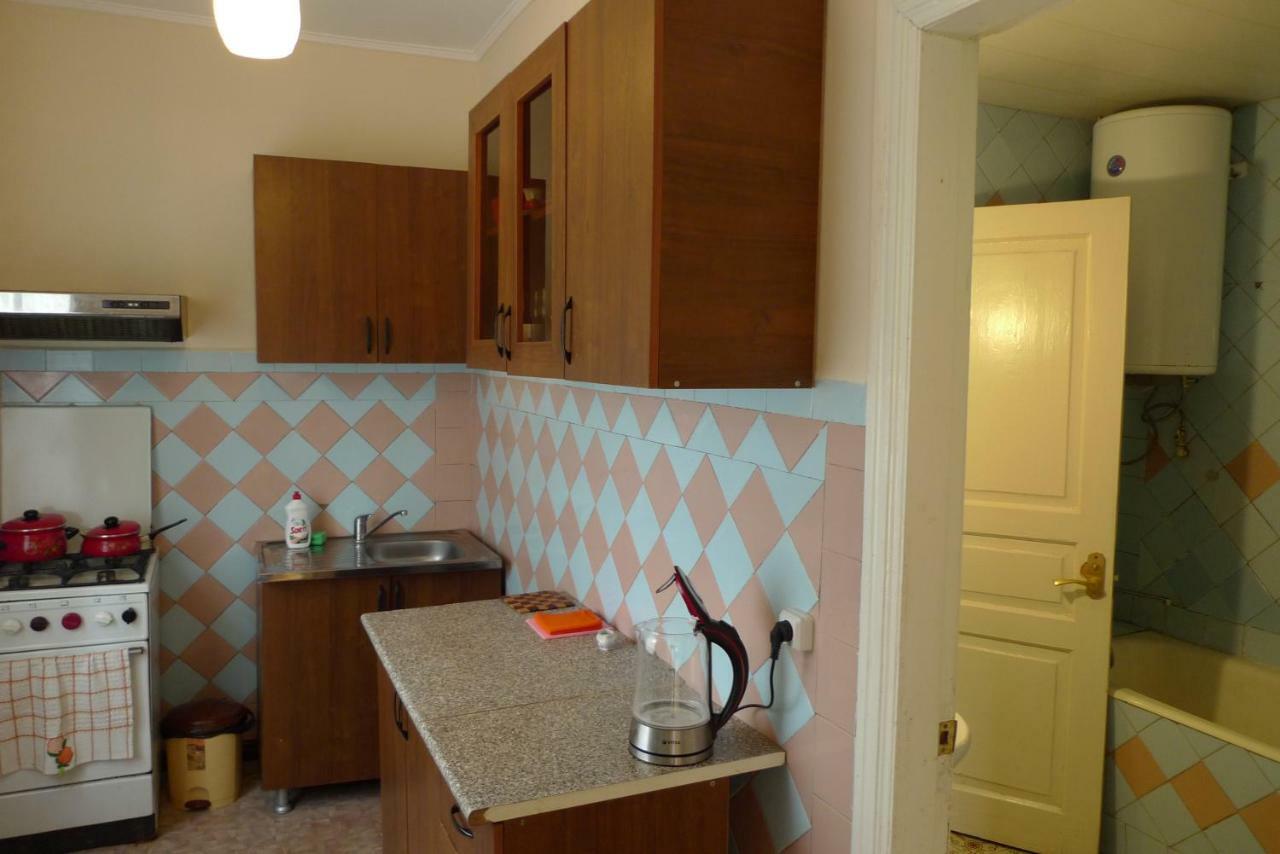 Old Town Guesthouse Sukhumi Luaran gambar