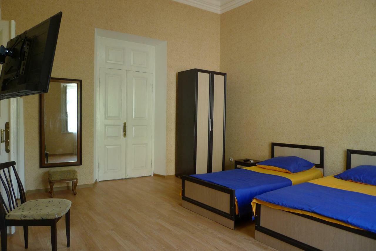 Old Town Guesthouse Sukhumi Luaran gambar