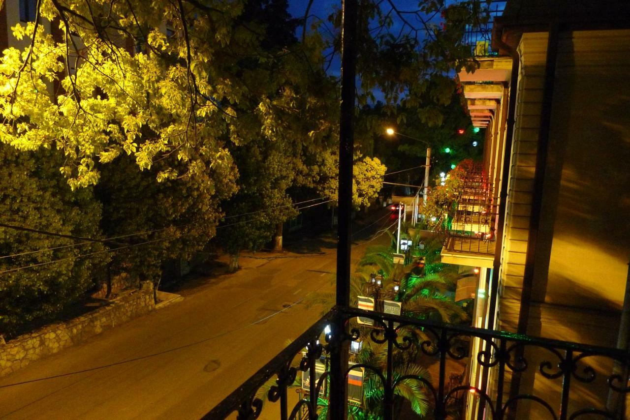 Old Town Guesthouse Sukhumi Luaran gambar