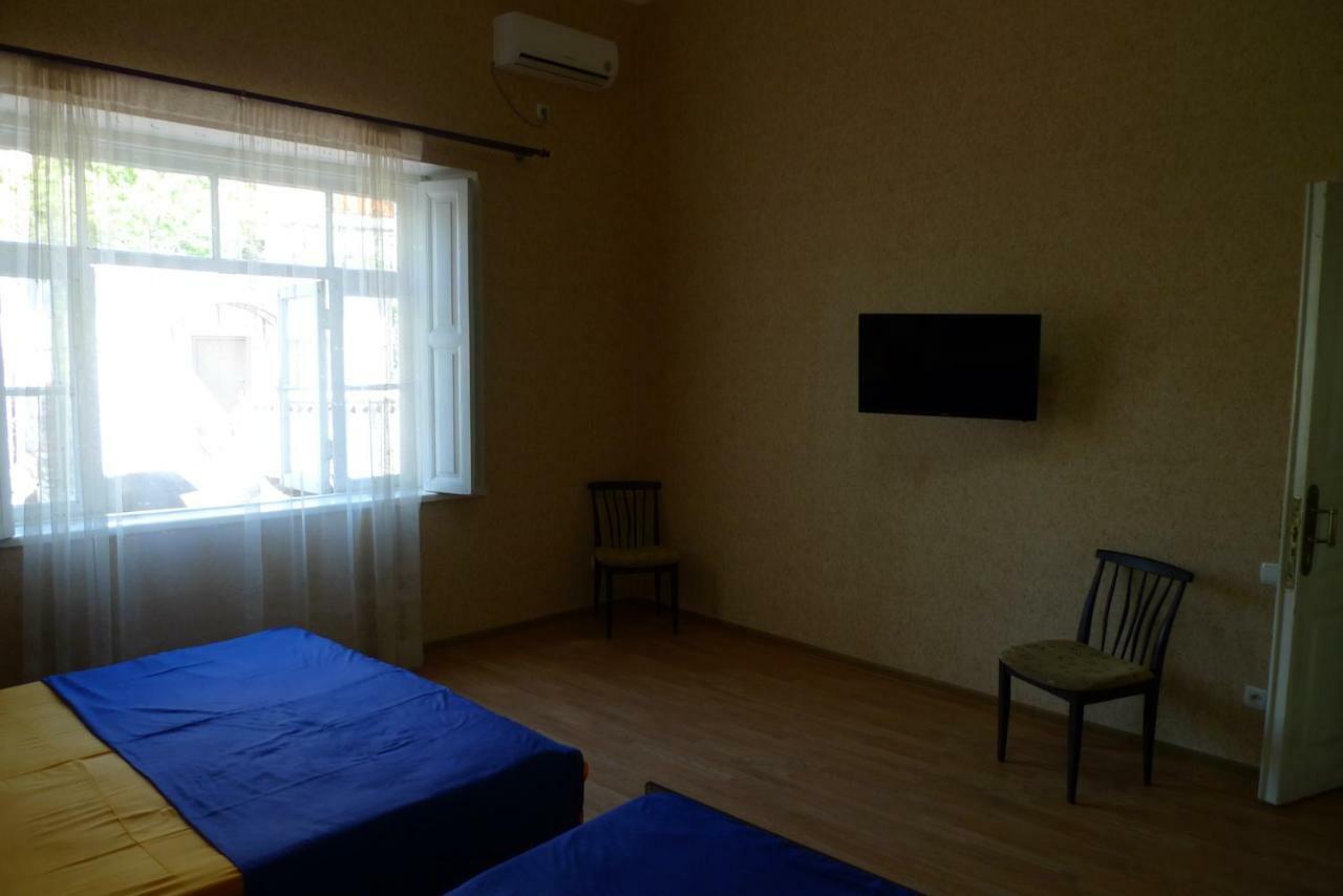 Old Town Guesthouse Sukhumi Luaran gambar