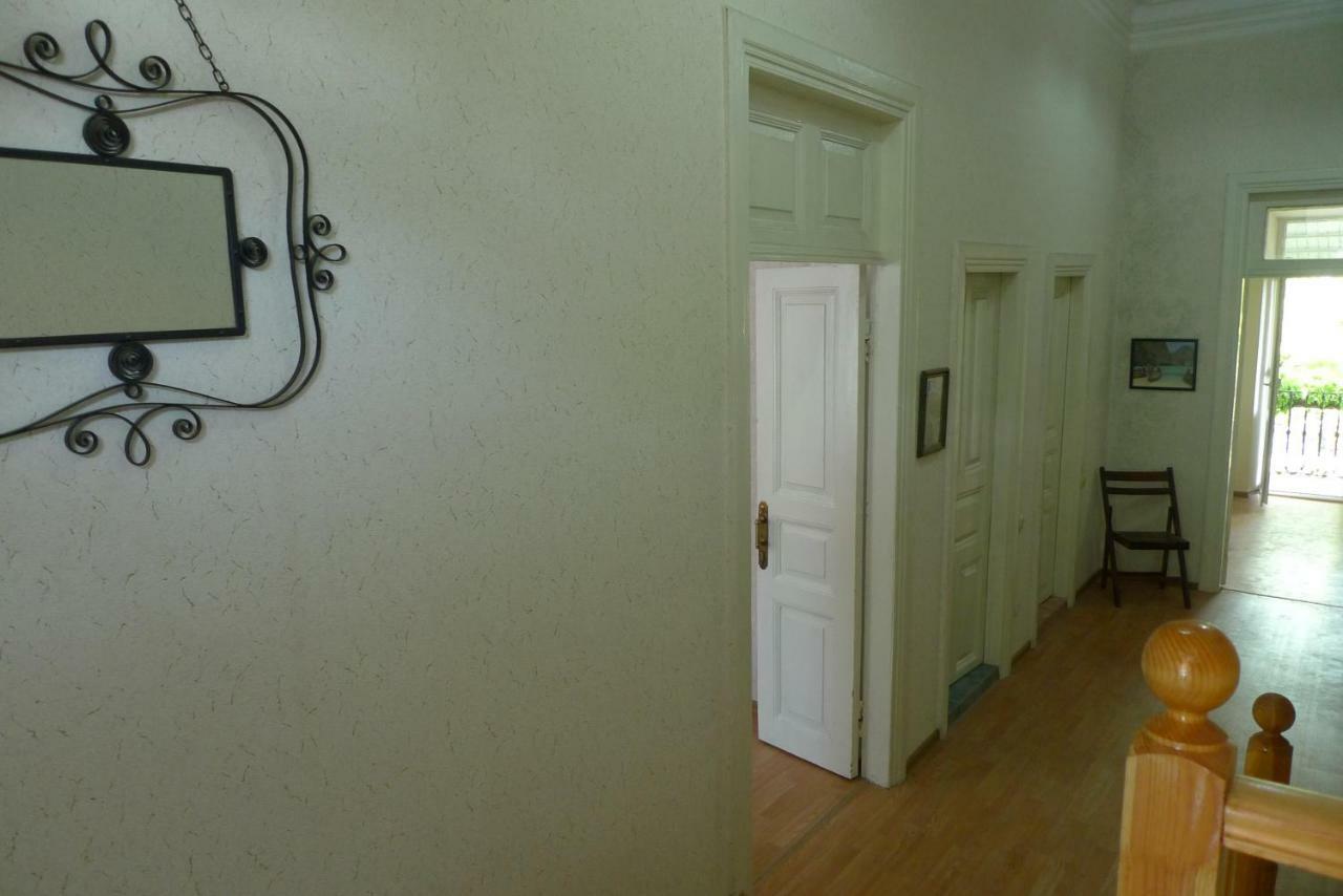 Old Town Guesthouse Sukhumi Luaran gambar