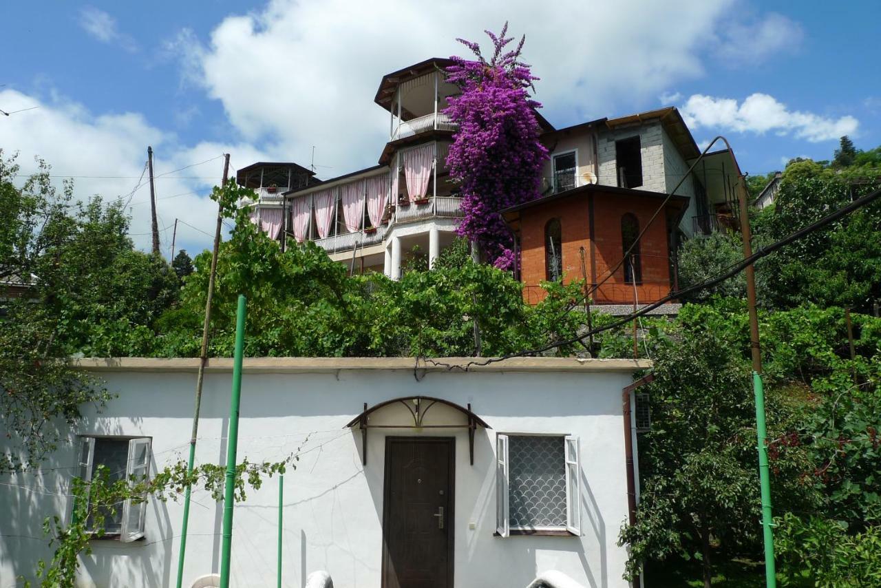 Old Town Guesthouse Sukhumi Luaran gambar